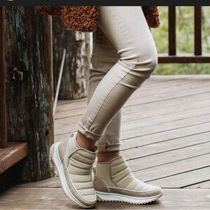 Yellow Box Beige Quilted Sneakers